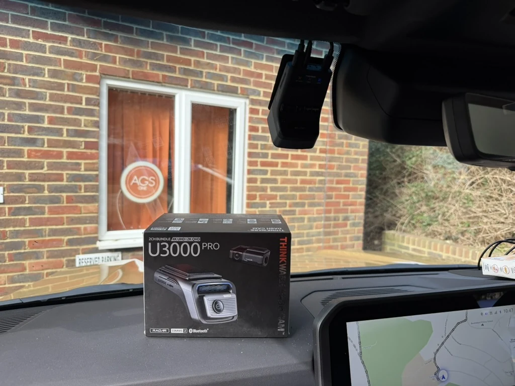 Thinkware U3000 PRO dash cam fitted beside a vehicle's rear-view mirror